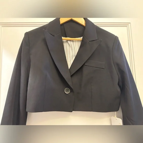 Commense Black Cropped Blazer - Picture 3 of 7